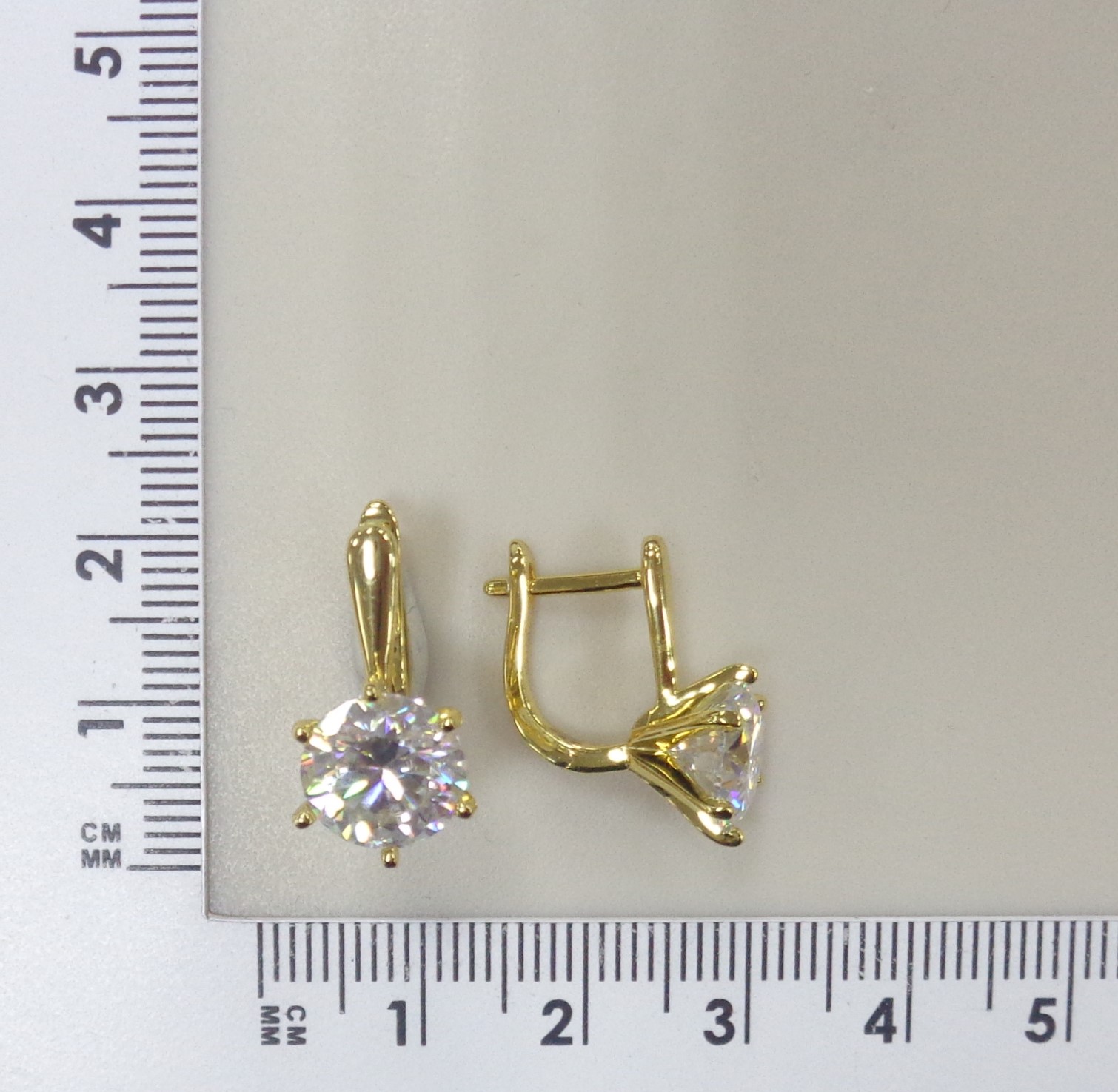 Серебряные серьги с муассанитами